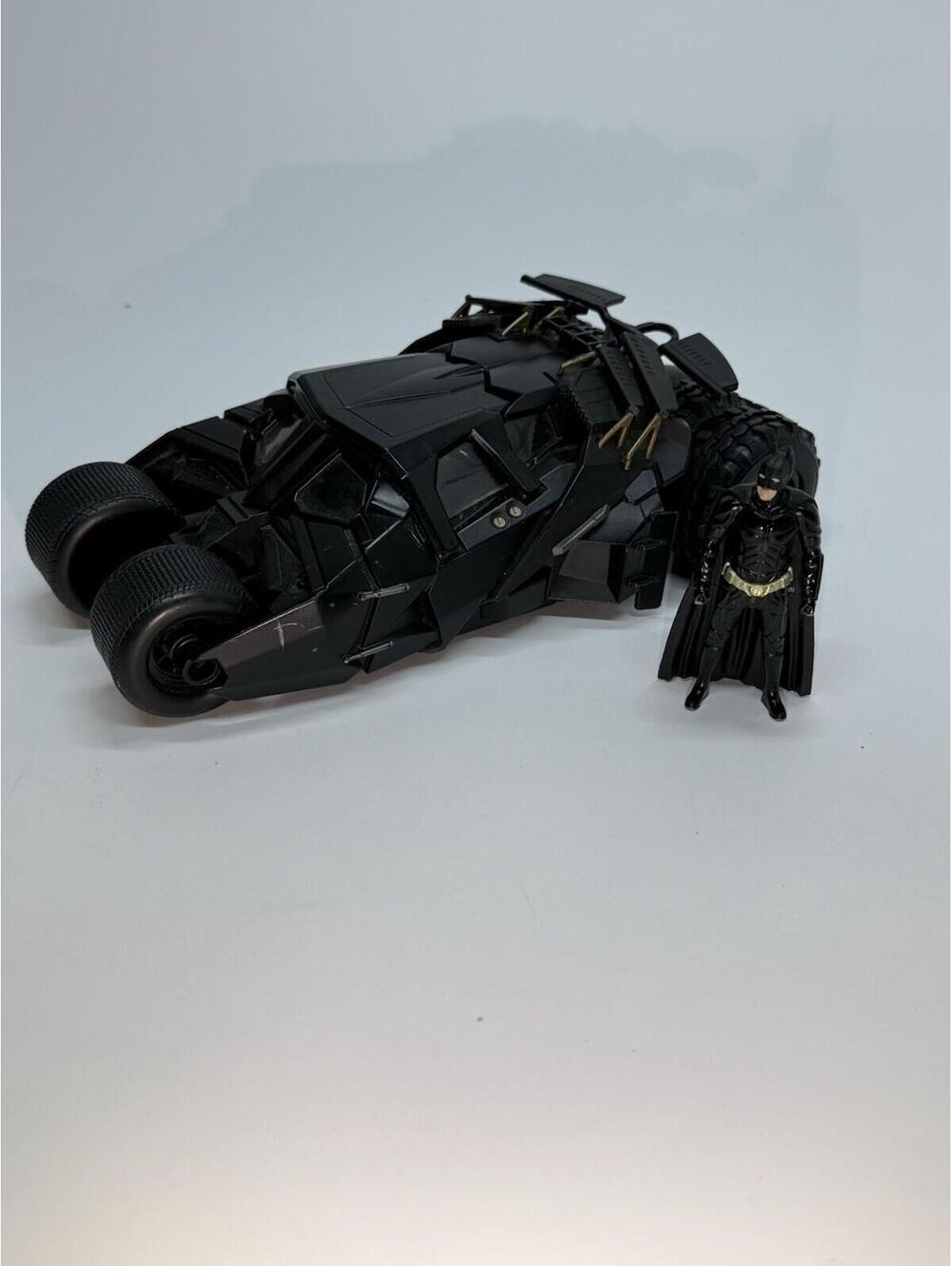 Jada Toys (98261) 1:24 Scale The Dark Knight 2008 Batmobile With Batman Figure
